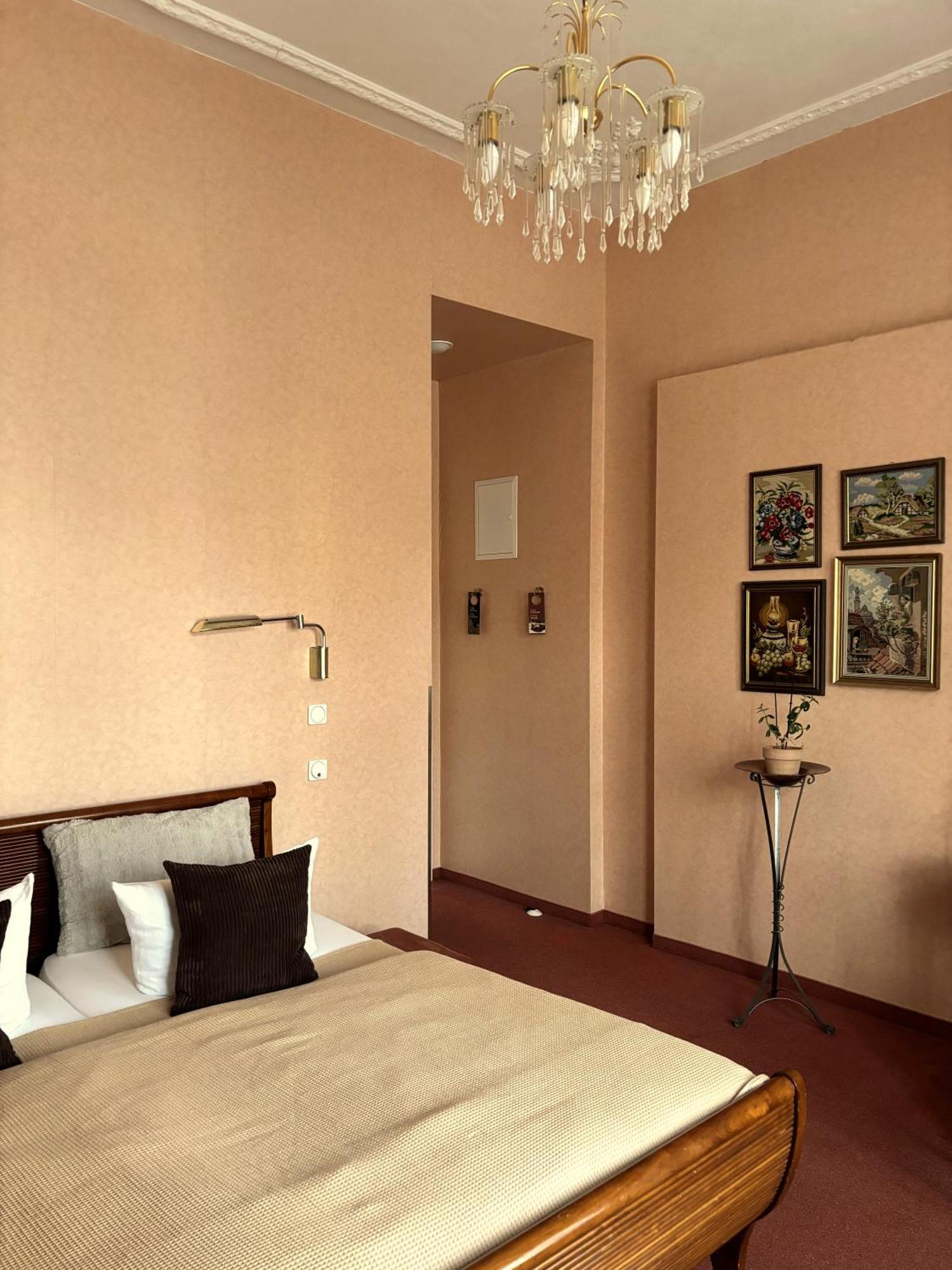 Hotel Villa Hentzel Ваймар Екстериор снимка