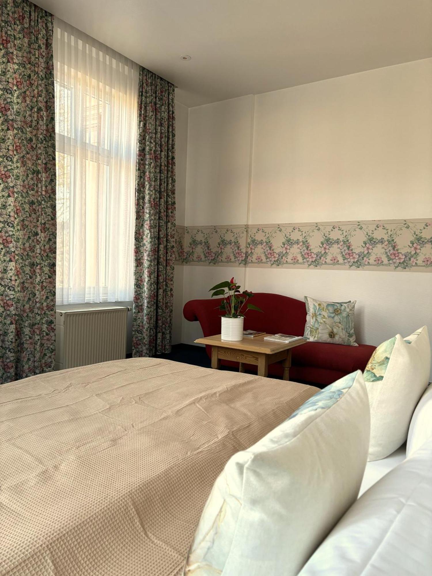 Hotel Villa Hentzel Ваймар Екстериор снимка