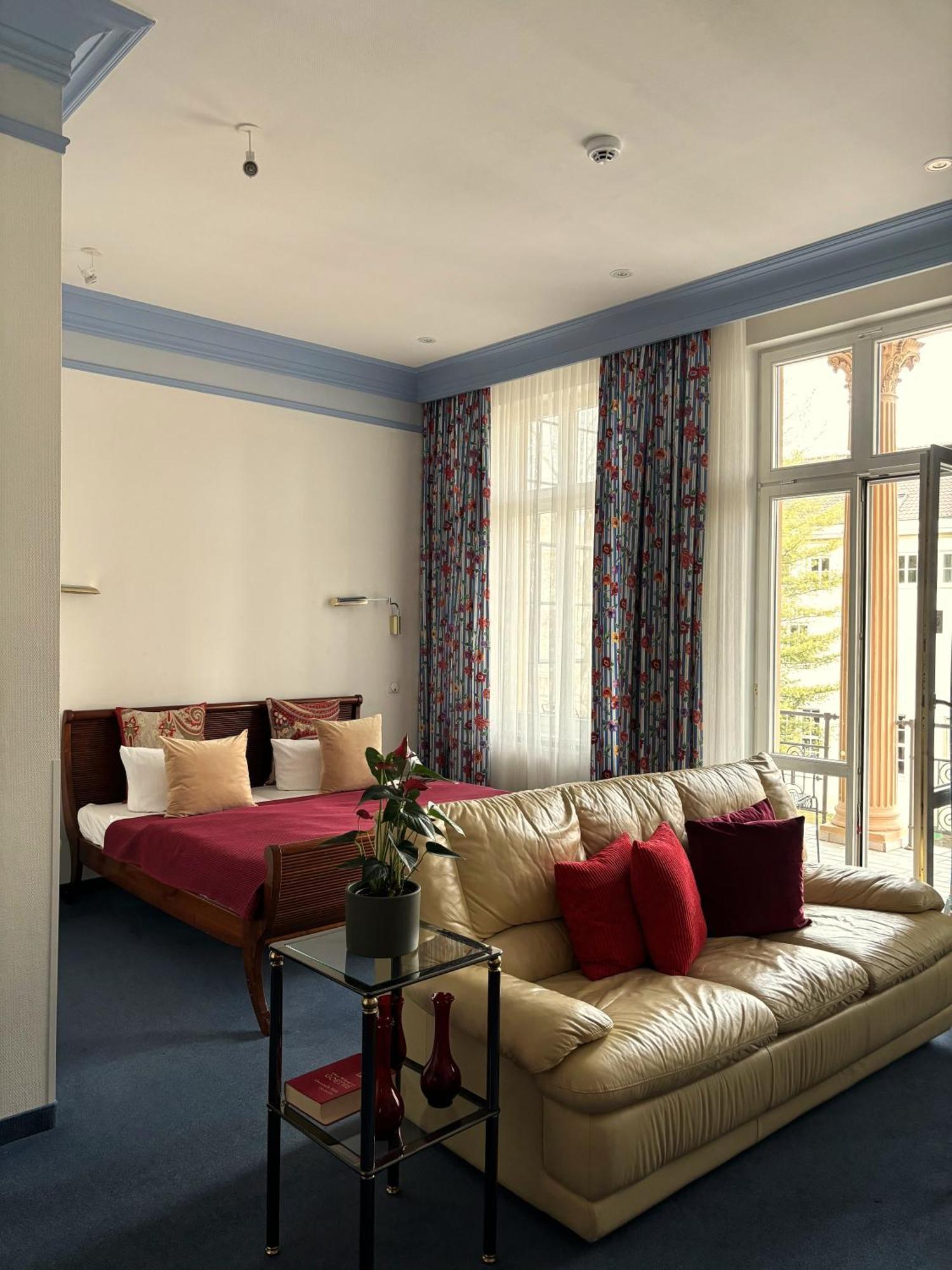 Hotel Villa Hentzel Ваймар Екстериор снимка
