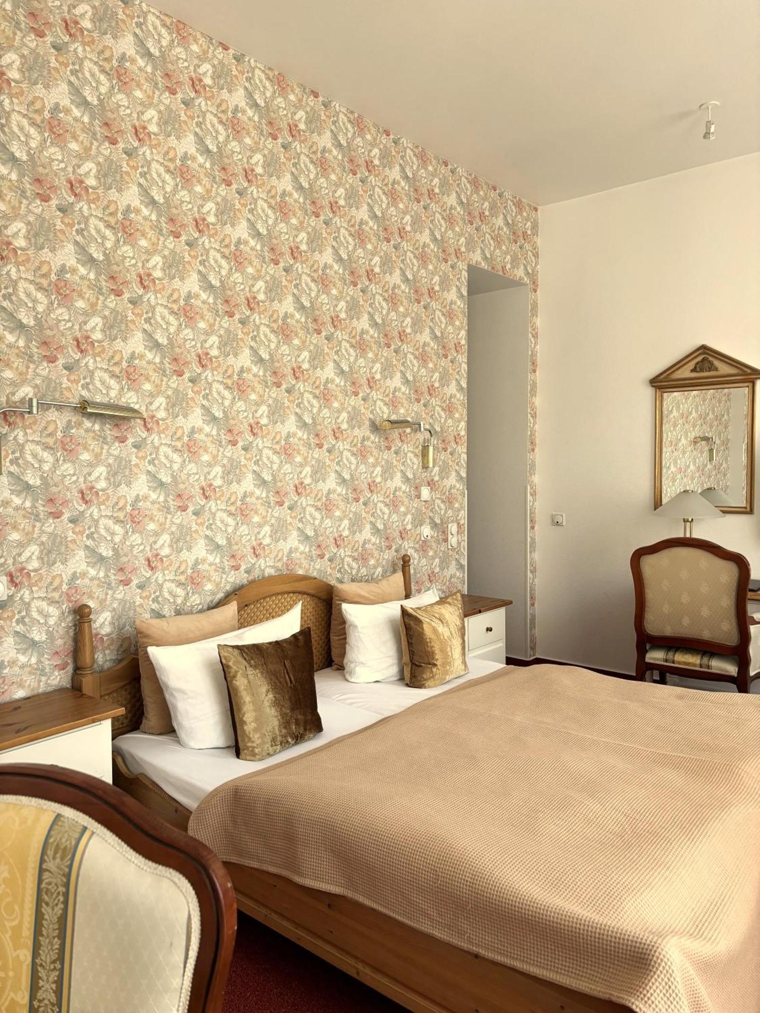 Hotel Villa Hentzel Ваймар Екстериор снимка