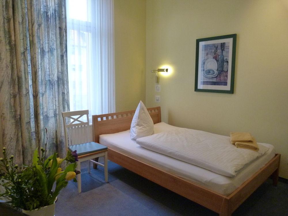 Hotel Villa Hentzel Ваймар Екстериор снимка